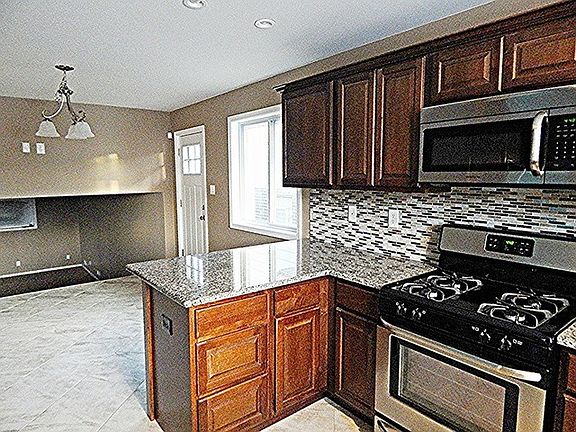 5th image of 427 Buffalo Ave