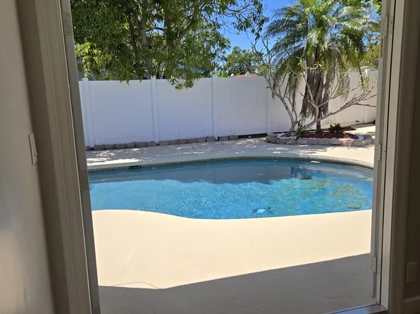 5601 6th St S, Saint Petersburg, FL 33705