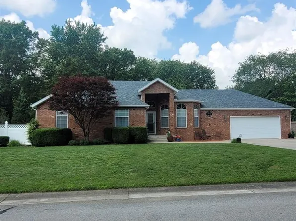 1402 Randall Dr, Pittsburg, KS 66762