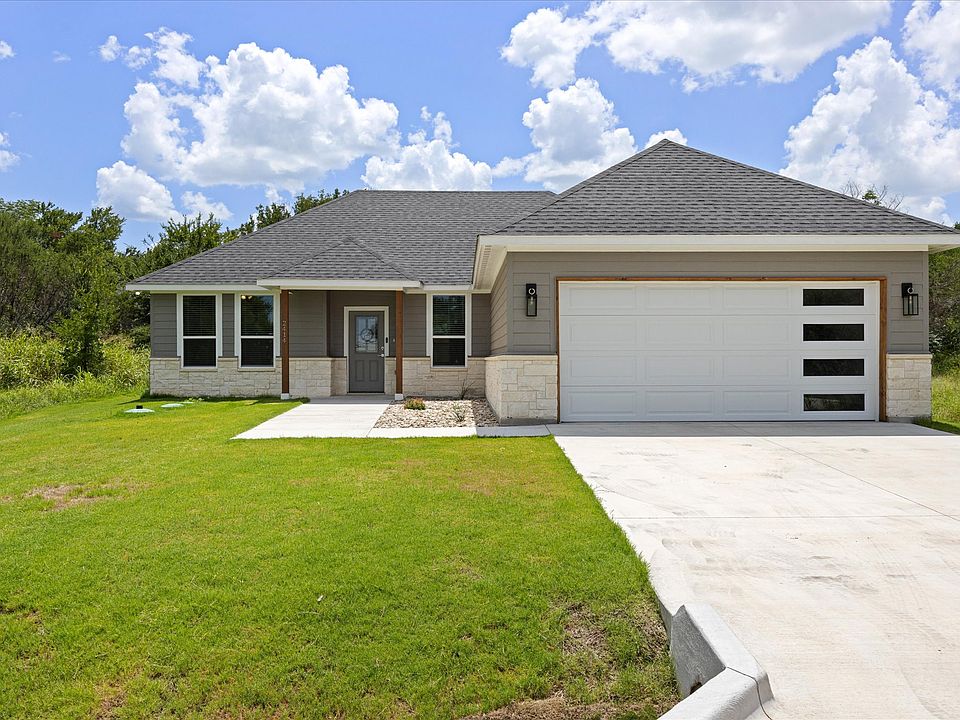 1st image of 2414 Forest Hill Ln