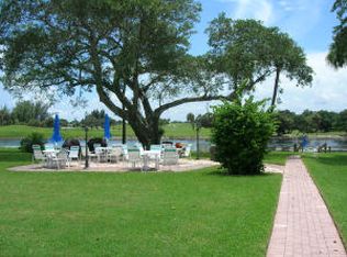 304 Golfview Rd APT 102, North Palm Beach, FL 33408