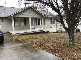 210 Ridgewood Dr, Crossville, TN 38555