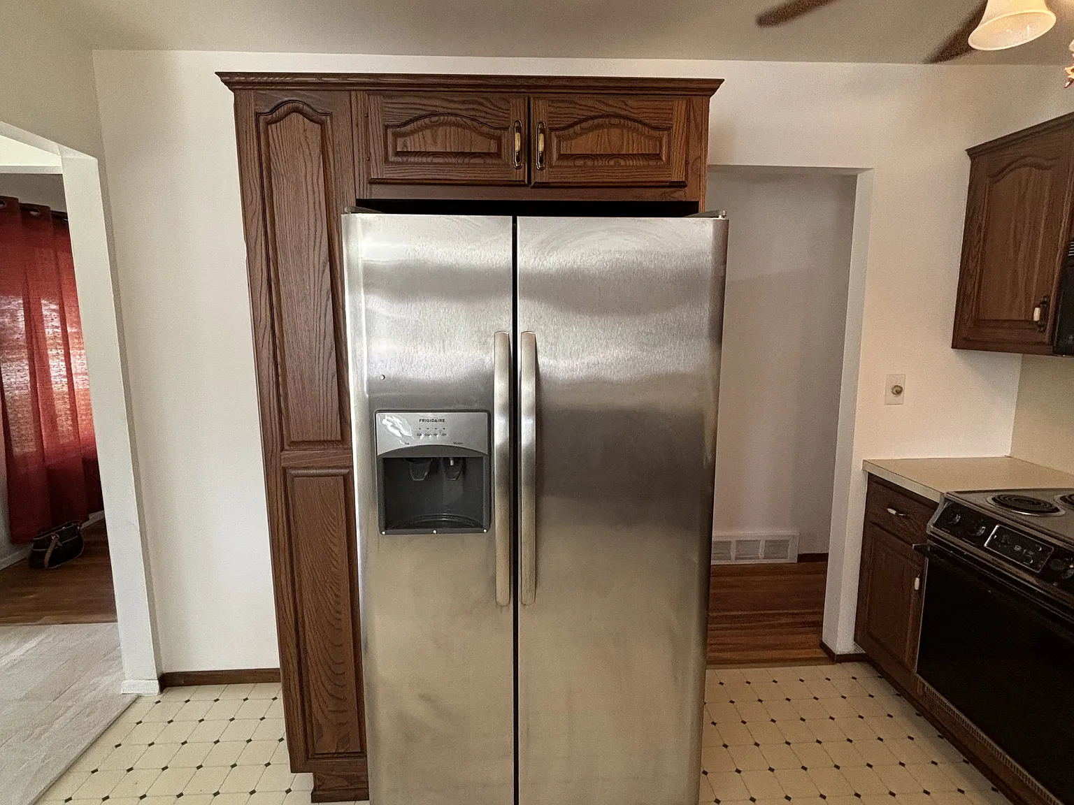 3 bed, 2308 sqft, $2,400 — Photo 2