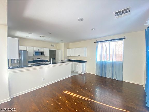5th image of 8359 Rygate Ave