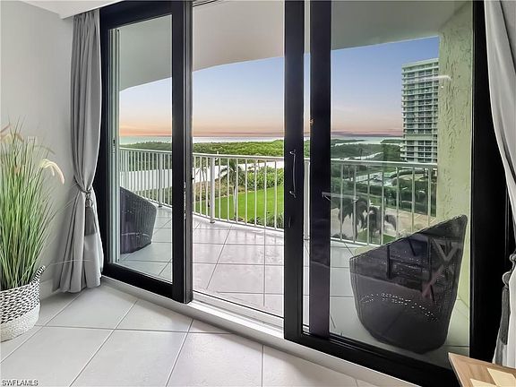 4th image of 320 Seaview CT #608