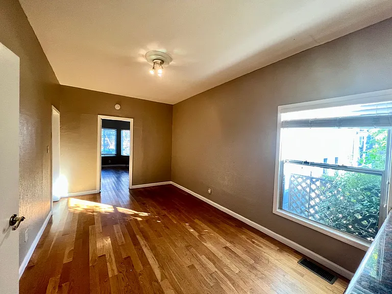 3209 Hannah St — Photo 7