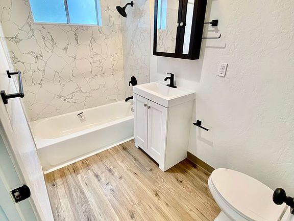 3rd image of 536 Thornton Ave #2