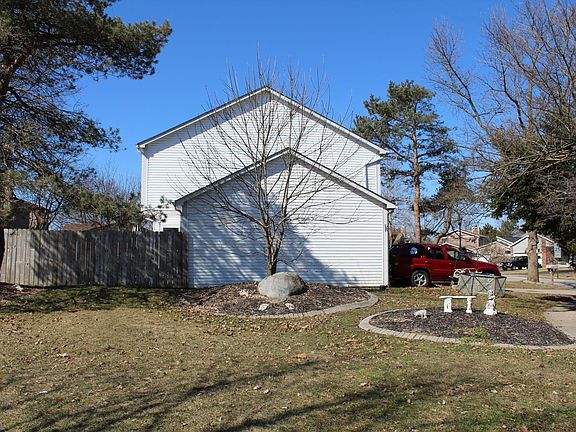 4th image of 824 Fortunegate Dr #826