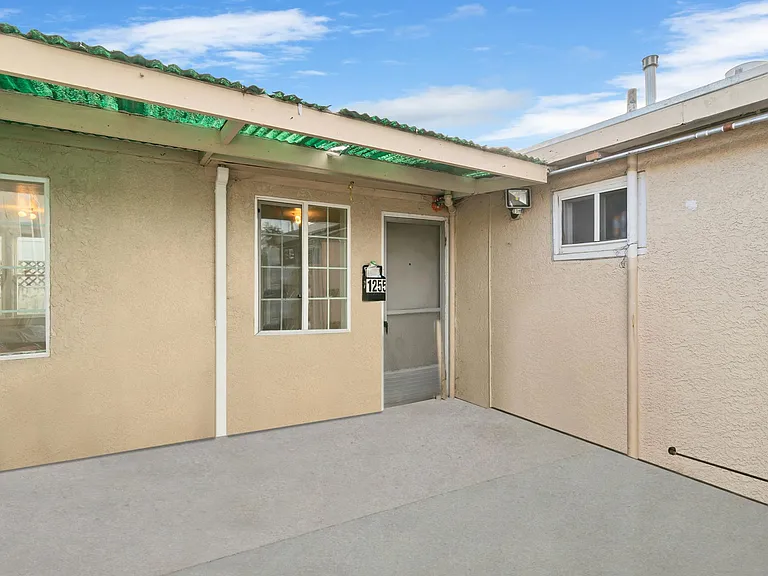 1255 Terrace Ave — Photo 2