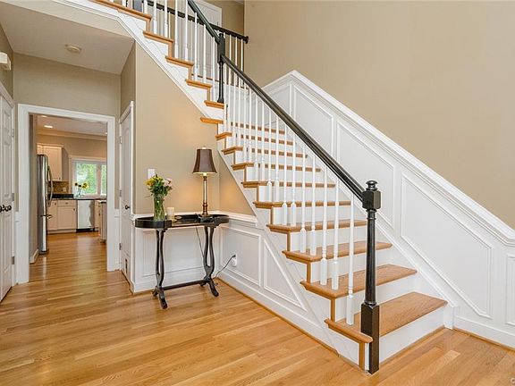 5th image of 5621 Stoneacre Pl