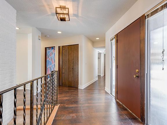5th image of 7468 Saratoga Dr