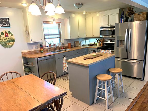 2nd image of 2832 Lear Dr