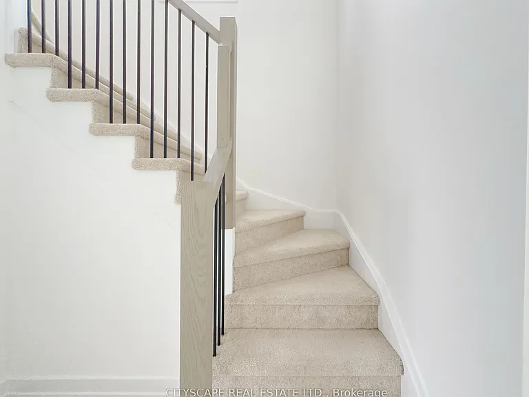 416 Dundas St S #13 — Photo 9