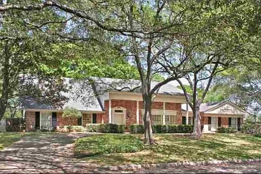 1st image of 207 SHEFFIELD PL