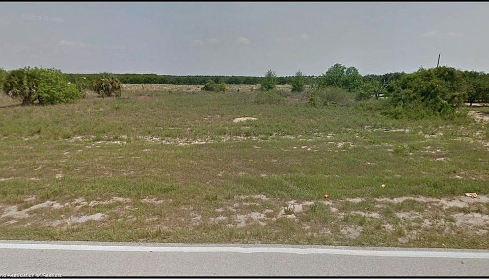 2nd image of 706 W Interlake Blvd
