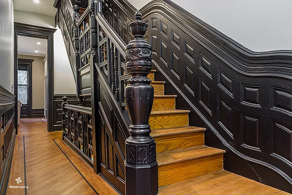 Rented by Dixon Advisory USA Inc. | media 51