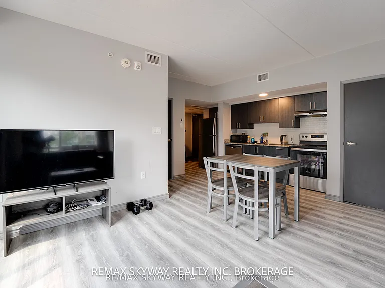 275 Larch St #H203 — Photo 8