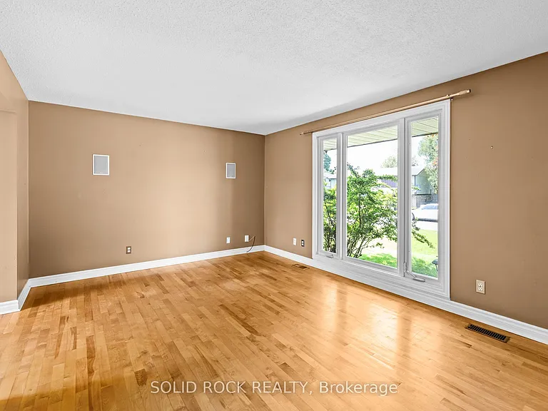 1631 Charbonneau St — Photo 7