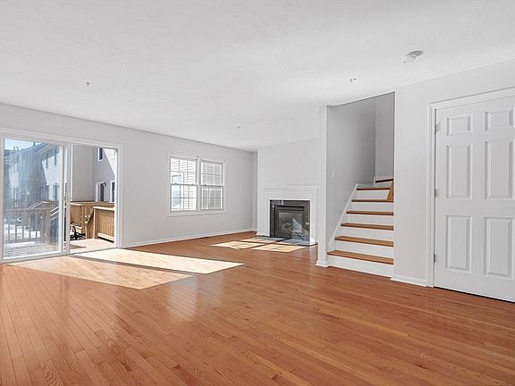5th image of 608 Thayer St #608