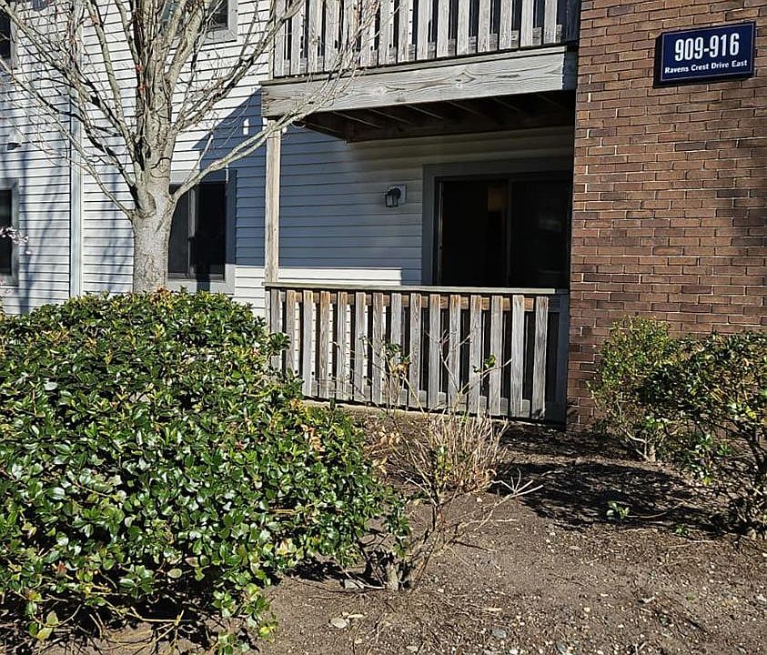 1st image of 909 Ravens Crest Dr