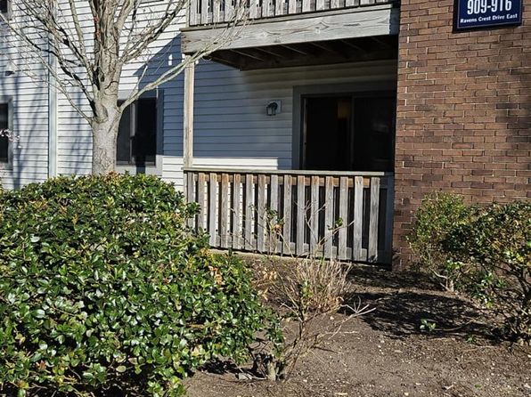 909 Ravens Crest Dr