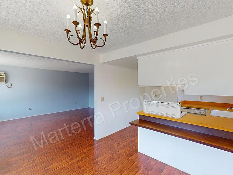 2314 E Ball Rd — Photo 4