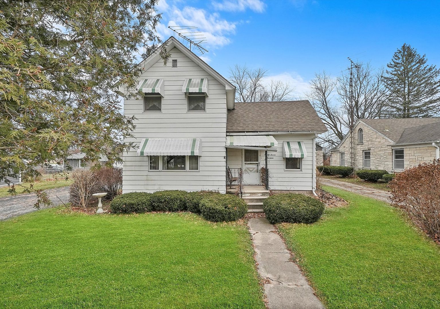 9714 Main St, Hebron, IL 60034 Zillow