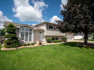 2533 Waterford Dr, Crest Hill, IL 60403