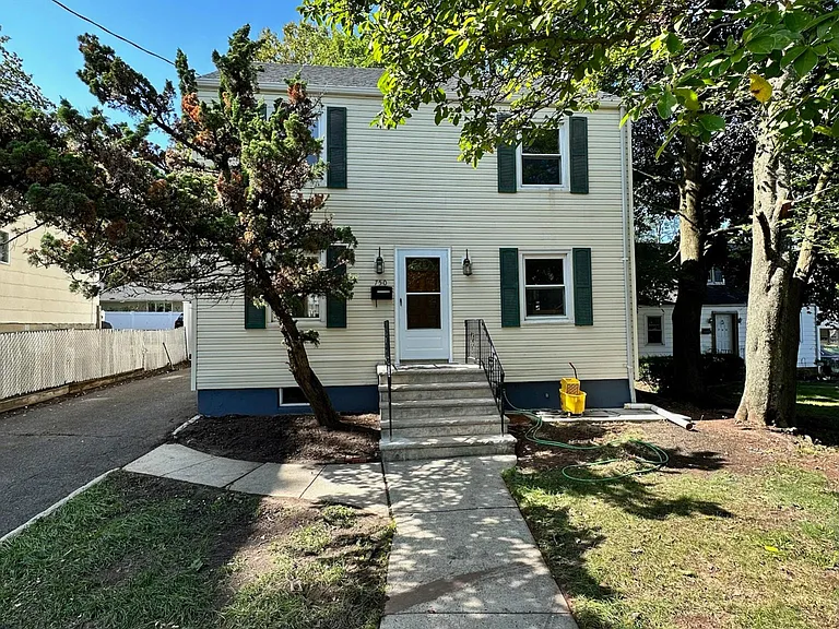 750 S Springfield Ave — Photo 1