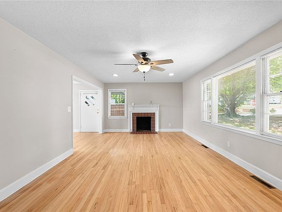 2nd image of 607 W Farley Ave