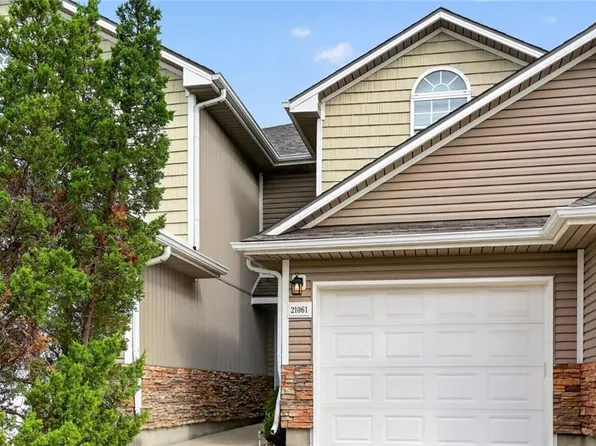 21061 Millridge St, Spring Hill, KS 66083