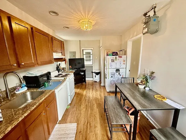 224 Hanover St #13 — Photo 5