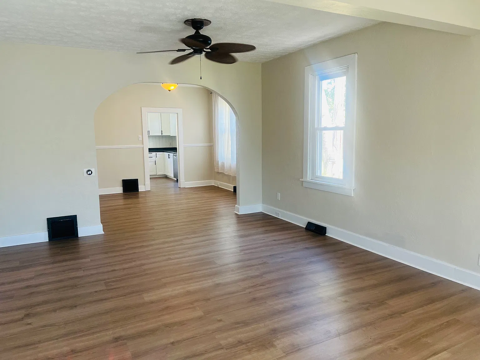 3 bed, 1300 sqft, $1,800 — Photo 3