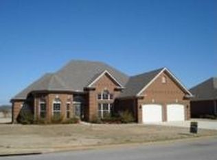 230 Plantation Springs Dr, Florence, AL 35630