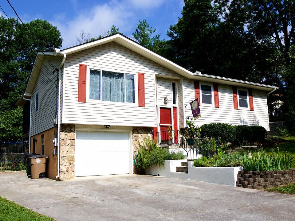 1st image of 5709 Bluewood Ln