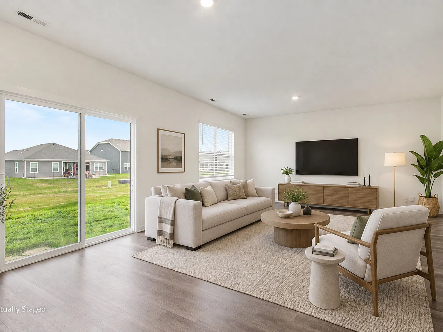 4 bed, 2.5 bath, 2356 sqft, $5,500 — Photo 4