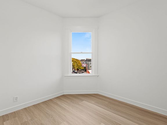 4th image of 2729 Lombard St APT 7