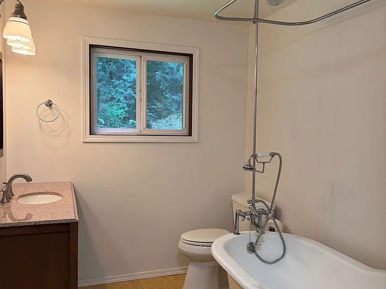 4005 NE Kedros Dr — Photo 16