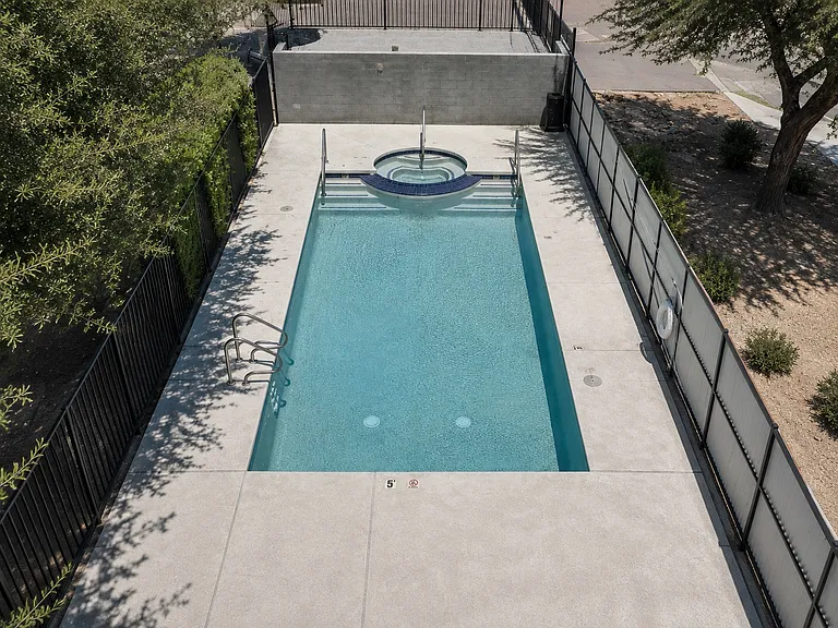 7817 N 21st Ave — Photo 10