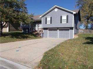 1536 NE Harvest Ln, Lees Summit, MO 64086
