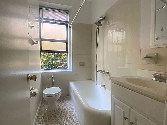5th image of 78 Hawthorne St #22