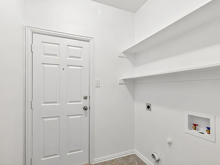 1711 Grand Canyon Way — Photo 22