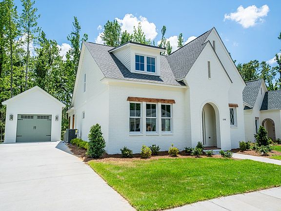 3rd image of 1048 Fieldstone Ln