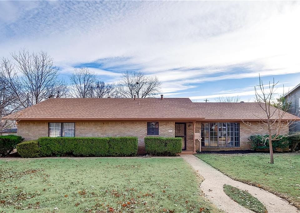 1st image of 1700 Larkspur Dr