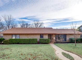 1700 Larkspur Dr, Arlington, TX 76013