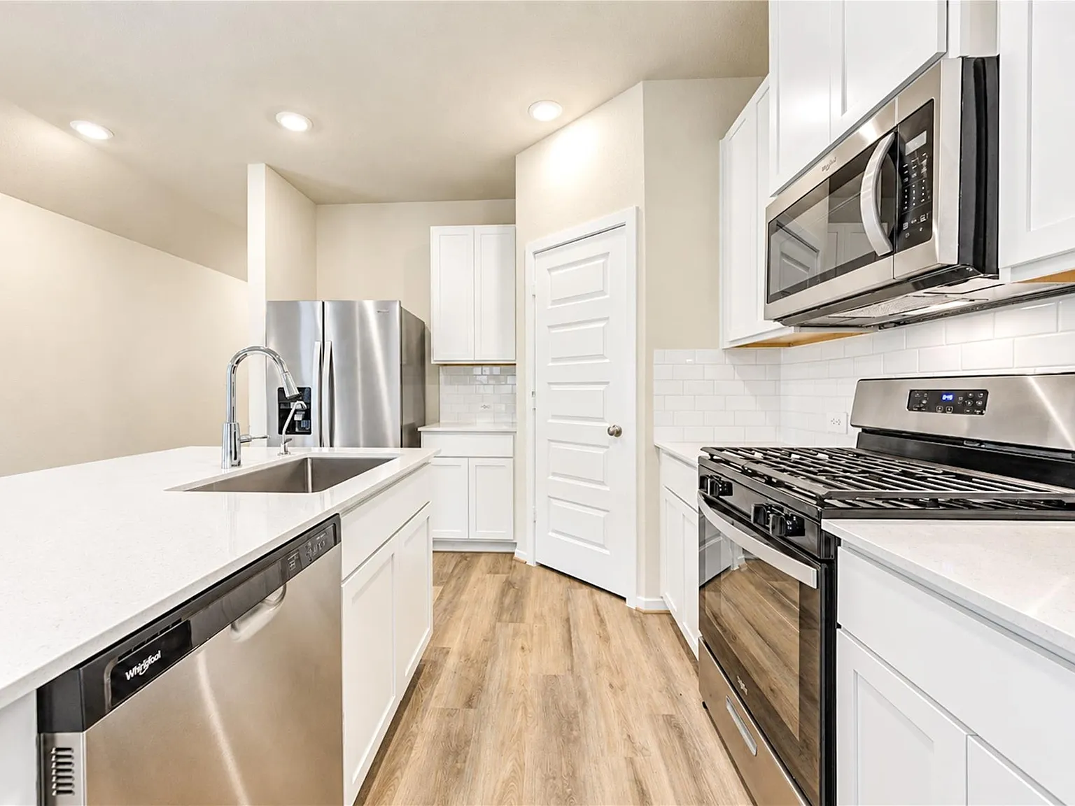 3 bed, 2.0 bath, 1449 sqft, $1,875 — Photo 4