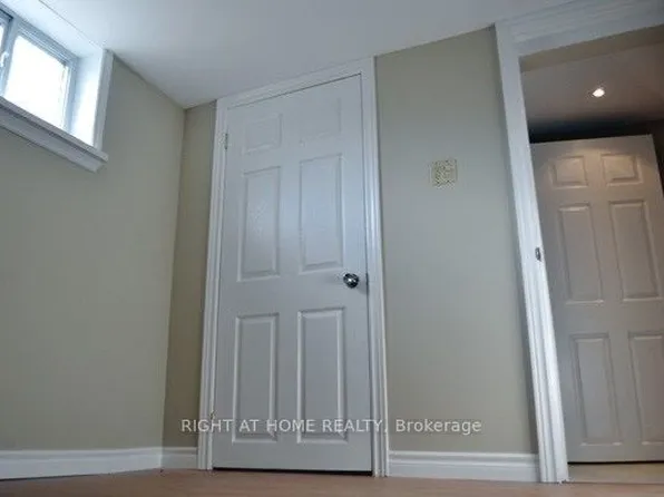 242 Demaine Cres, Richmond Hill, ON L4C 2W5