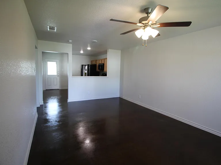 105 N Love Ave #B — Photo 7