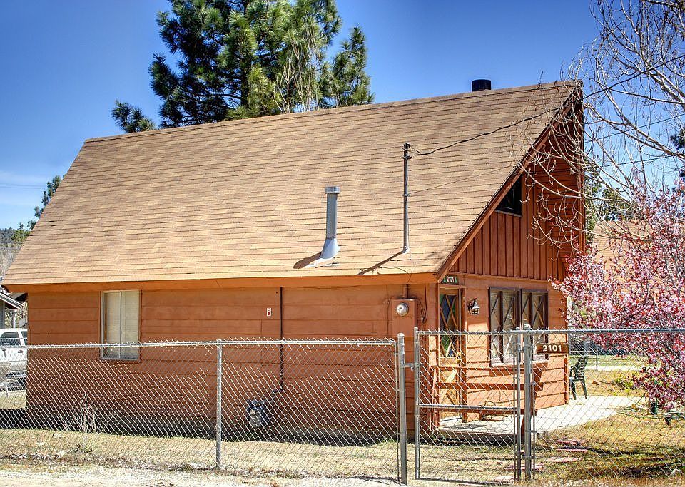 1st image of 2101 4th Ln