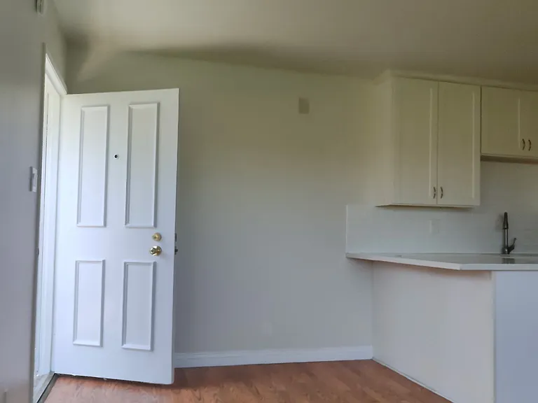 566 W 26th St #3 — Photo 3